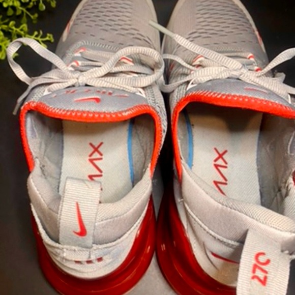 Men’s Nike Air Max 270 Gray‎ and Red Shoes - Picture 5 of 9